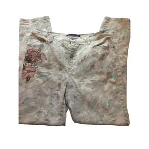 Gloria Vanderbilt Amanda Camo Floral Embroidered Jeans Womens 12 Pastel Straight